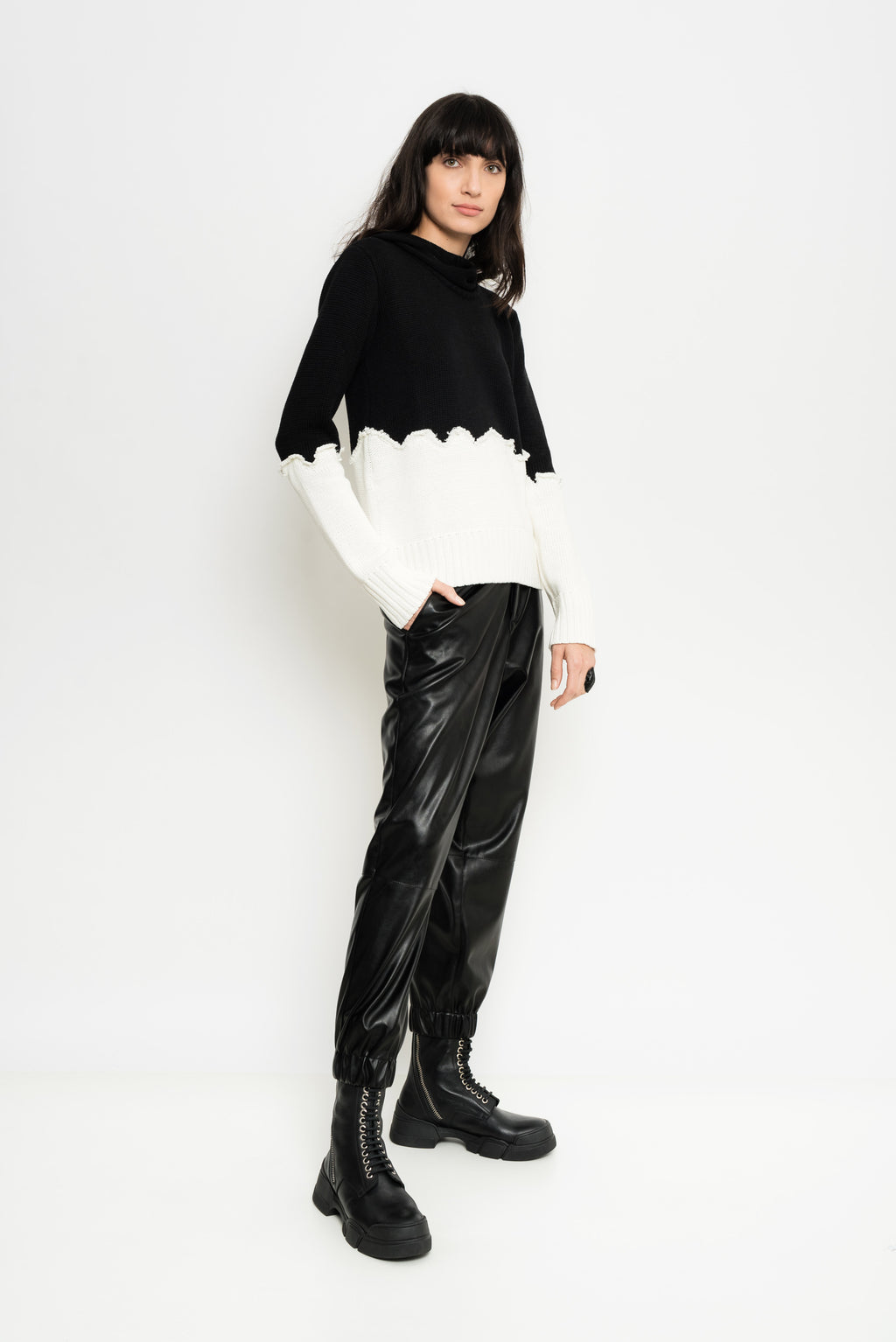 Black & White Knitted Pullover | Nazare